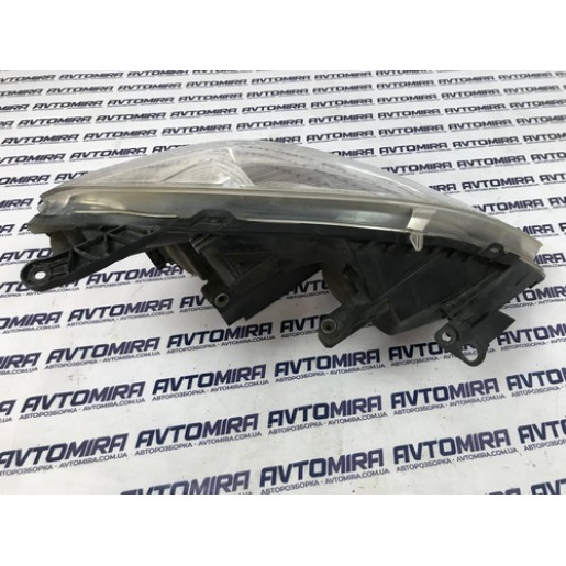 Фара передняя левая Opel Zafira B 2008-2011 13260842